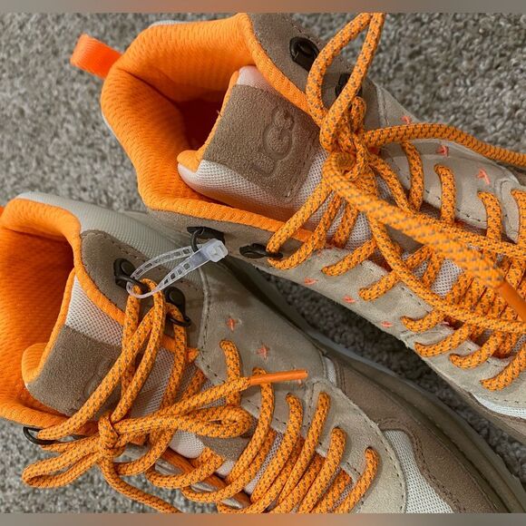 UGG Women’s Highland Hi Heritage Boots Size 9 (S/N 1112281)/ Sneakers - Picture 3 of 5